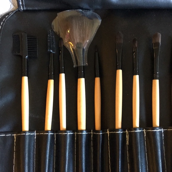 Packaway Brush Set (24 brushes) - Picture 2 of 7